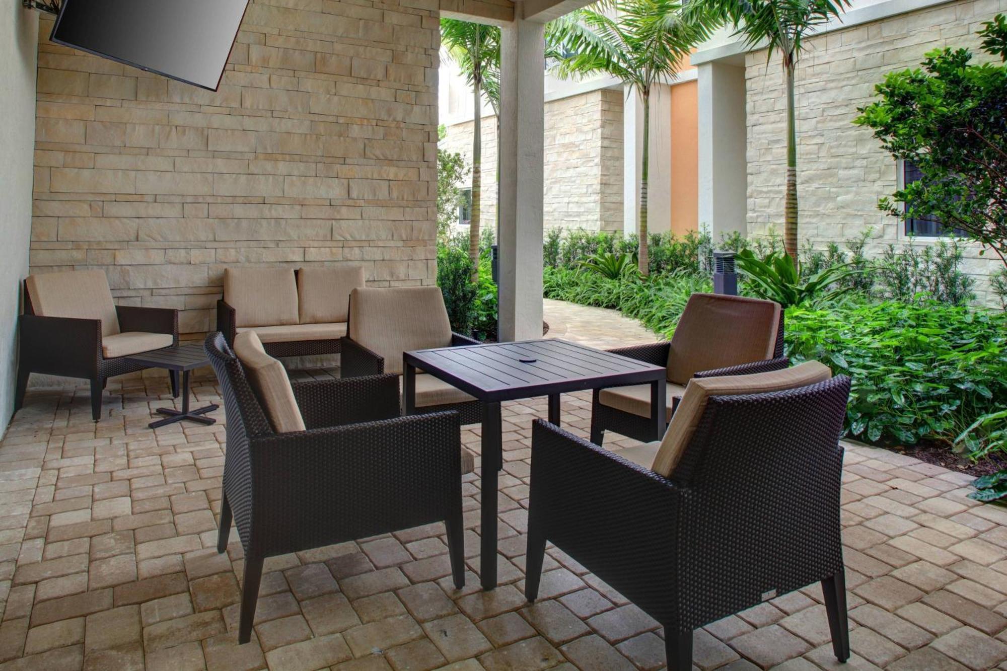 Residence Inn Fort Lauderdale Coconut Exterior foto